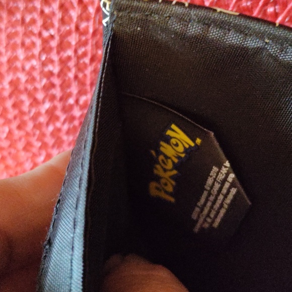 Pokémon wallet - Picture 3 of 6